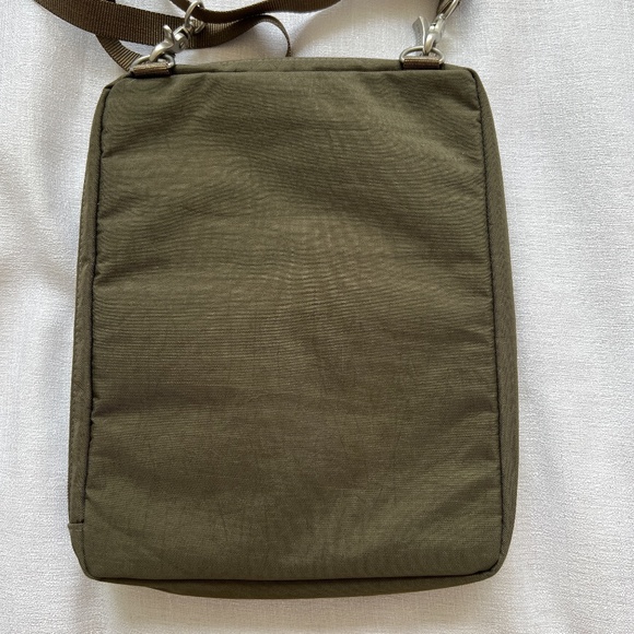 Baggallini Crossbody Nylon Zip Bag Travel Organizer Green Lots Pockets Tablet - Picture 5 of 10
